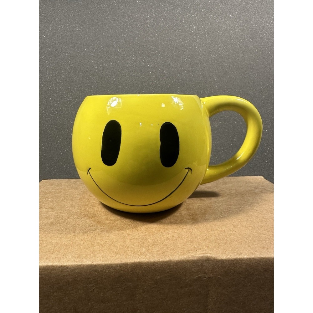 Iconic Vintage Yellow Smiley/Winkey Face 12oz Ceramic Coffee Mug